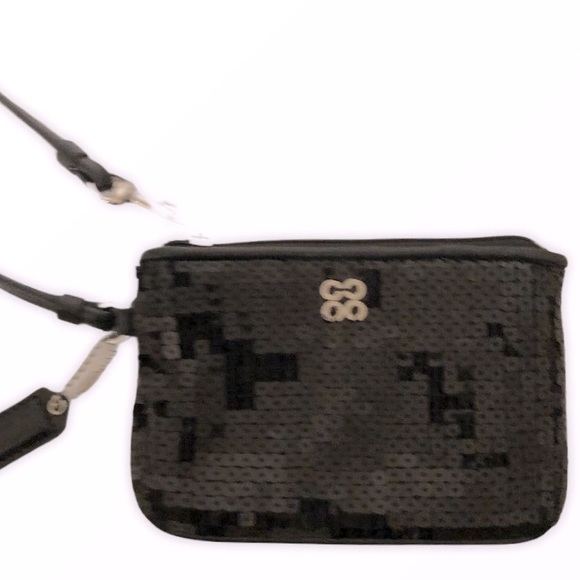 👛 COACH 👛 black sequined evening wristlet - Picture 1 of 6
